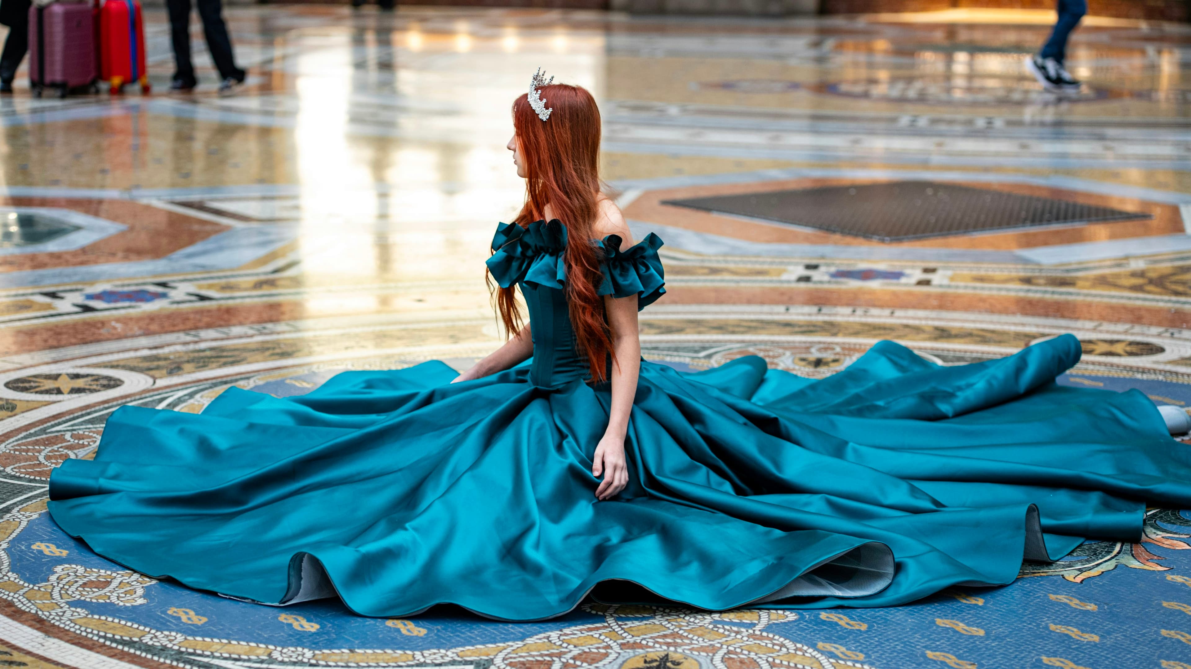 Vestido lila midi de encaje