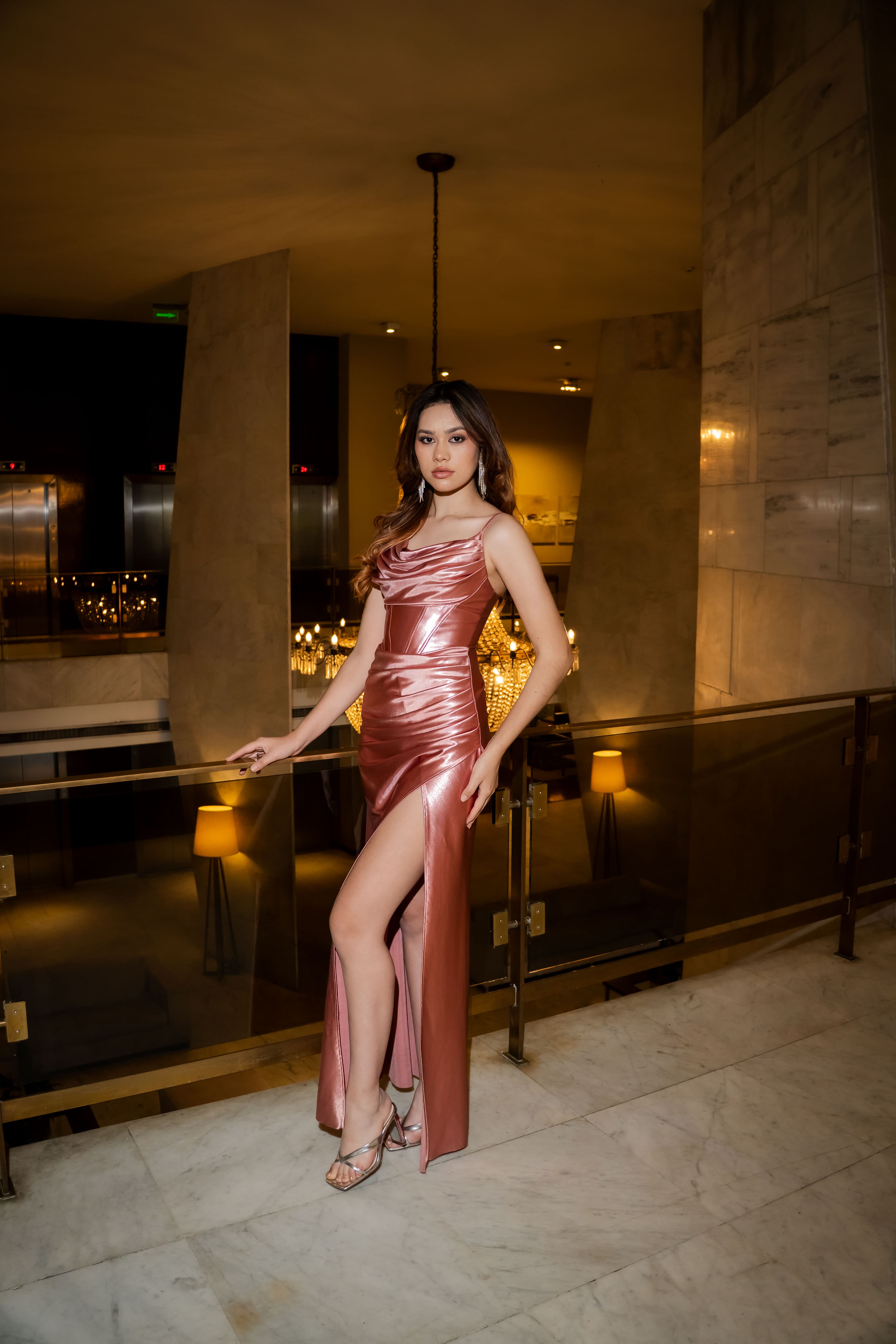 Vestido rosa metalizado