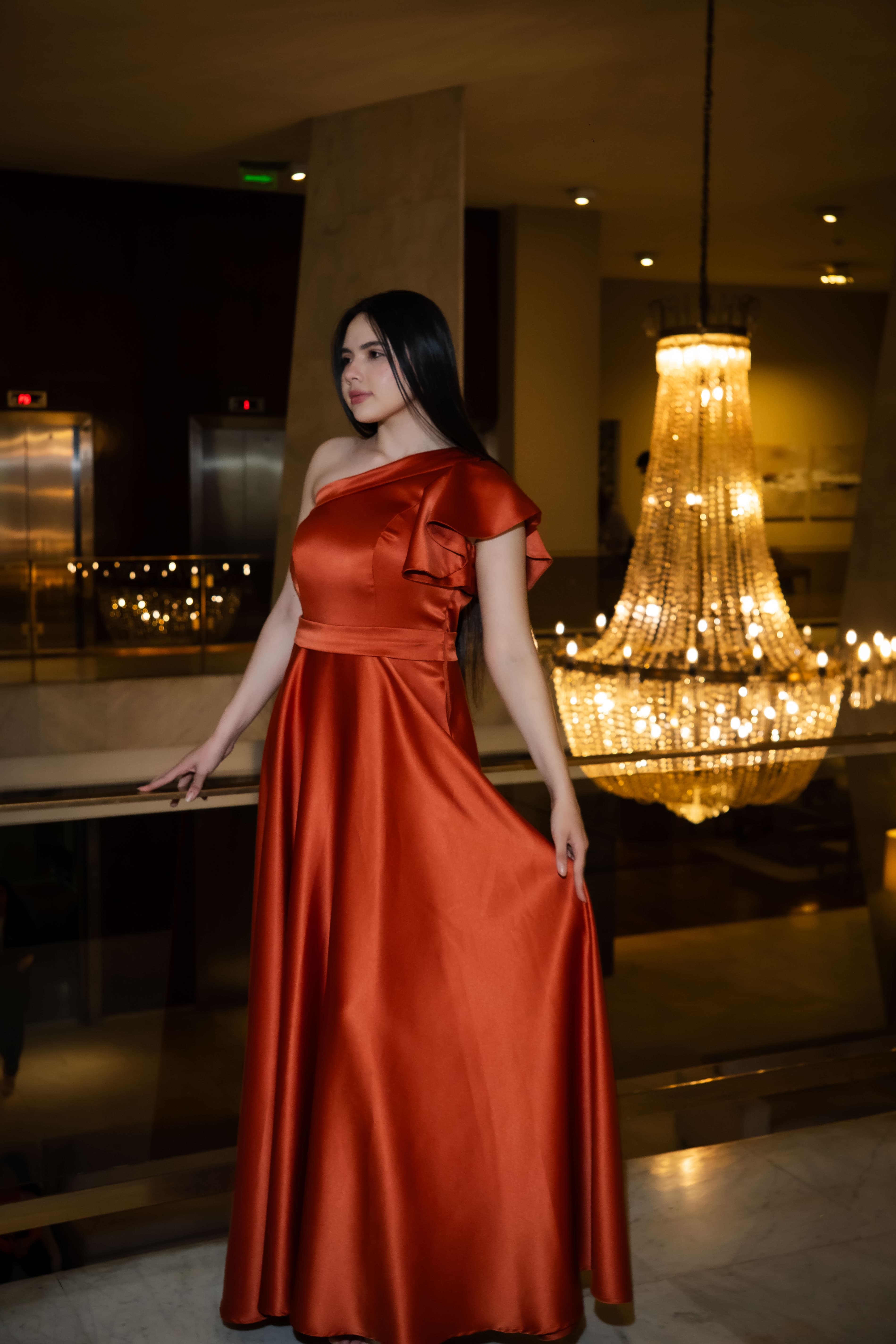 Vestido naranja satinado
