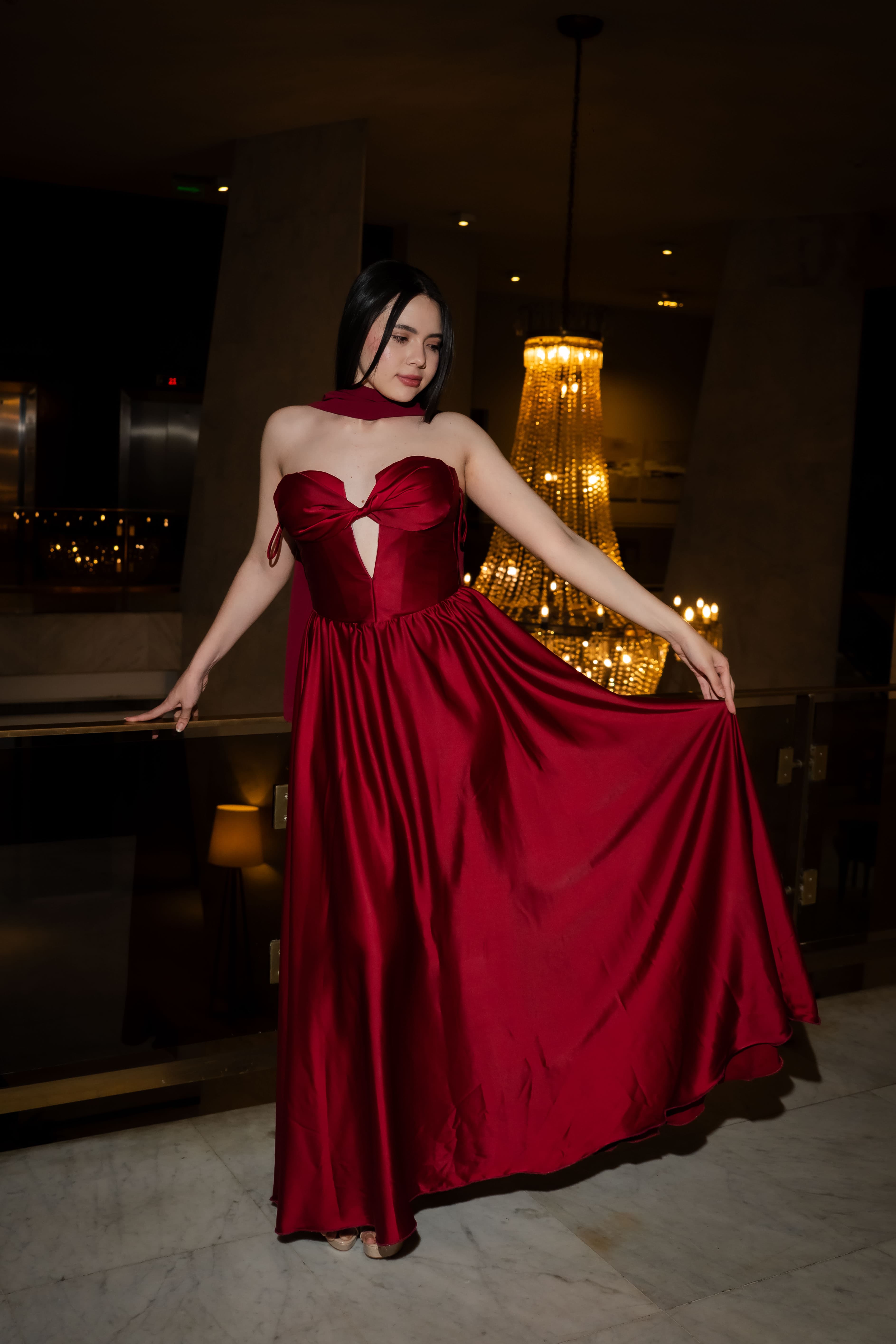 Vestido bordó satinado corset